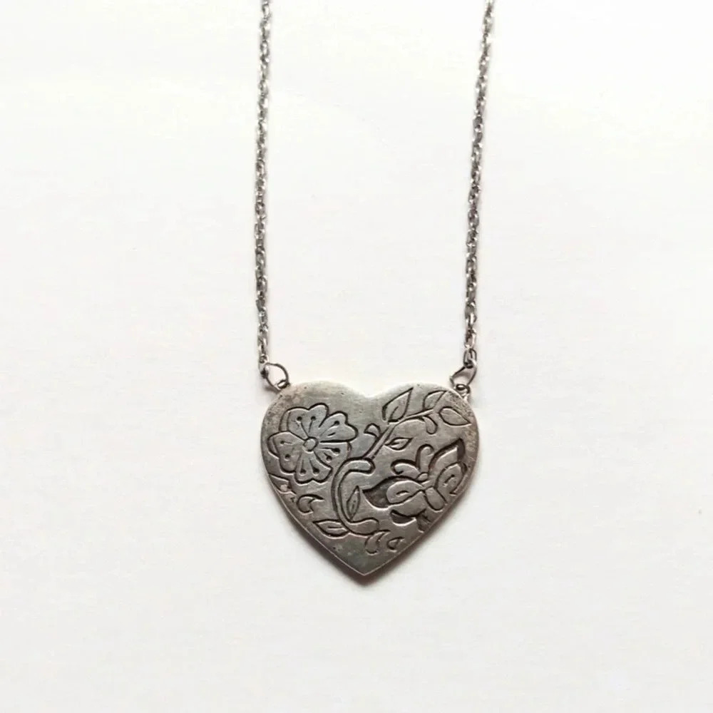 VTG Sterling Silver Floral, Leaves, & Butterfly Etched Heart Necklace